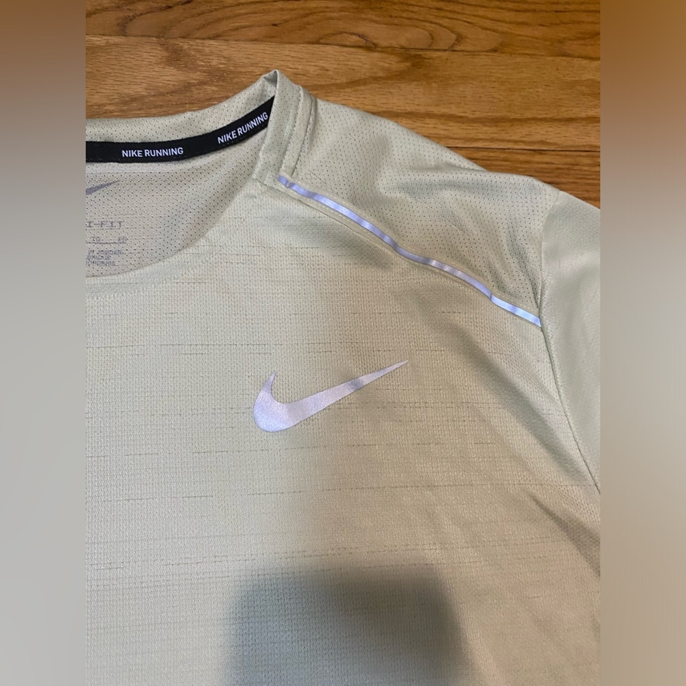 Nike Dri-FIT Miler Short Sleeve Running t-shirt light green Men’s sz XL NEW! - Picture 4 of 6
